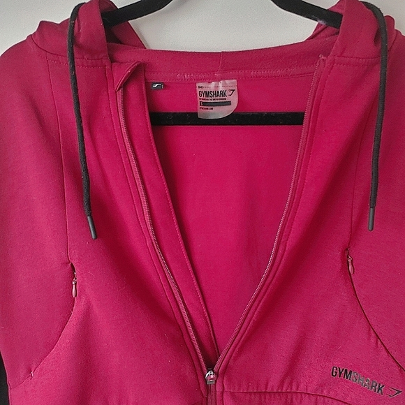 Small cropped Gymshark hoodie - Picture 3 of 5